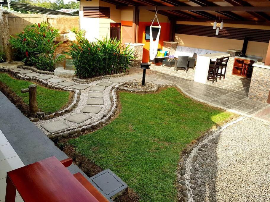 Elegant Villa In La Fortuna With Spacious Backyard Plus Very Private Pool & Parking Kültér fotó