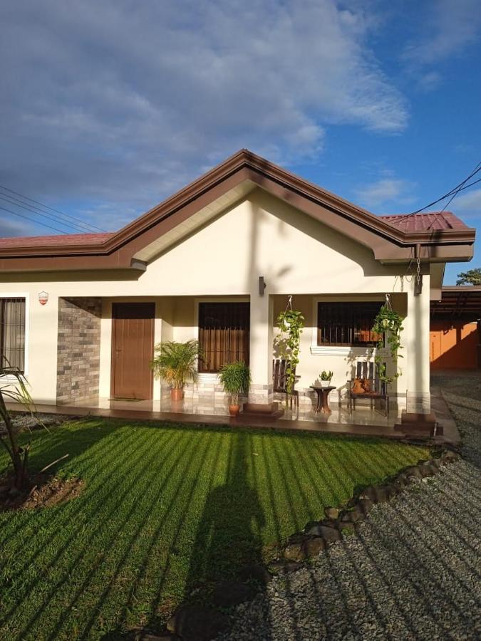 Elegant Villa In La Fortuna With Spacious Backyard Plus Very Private Pool & Parking Kültér fotó